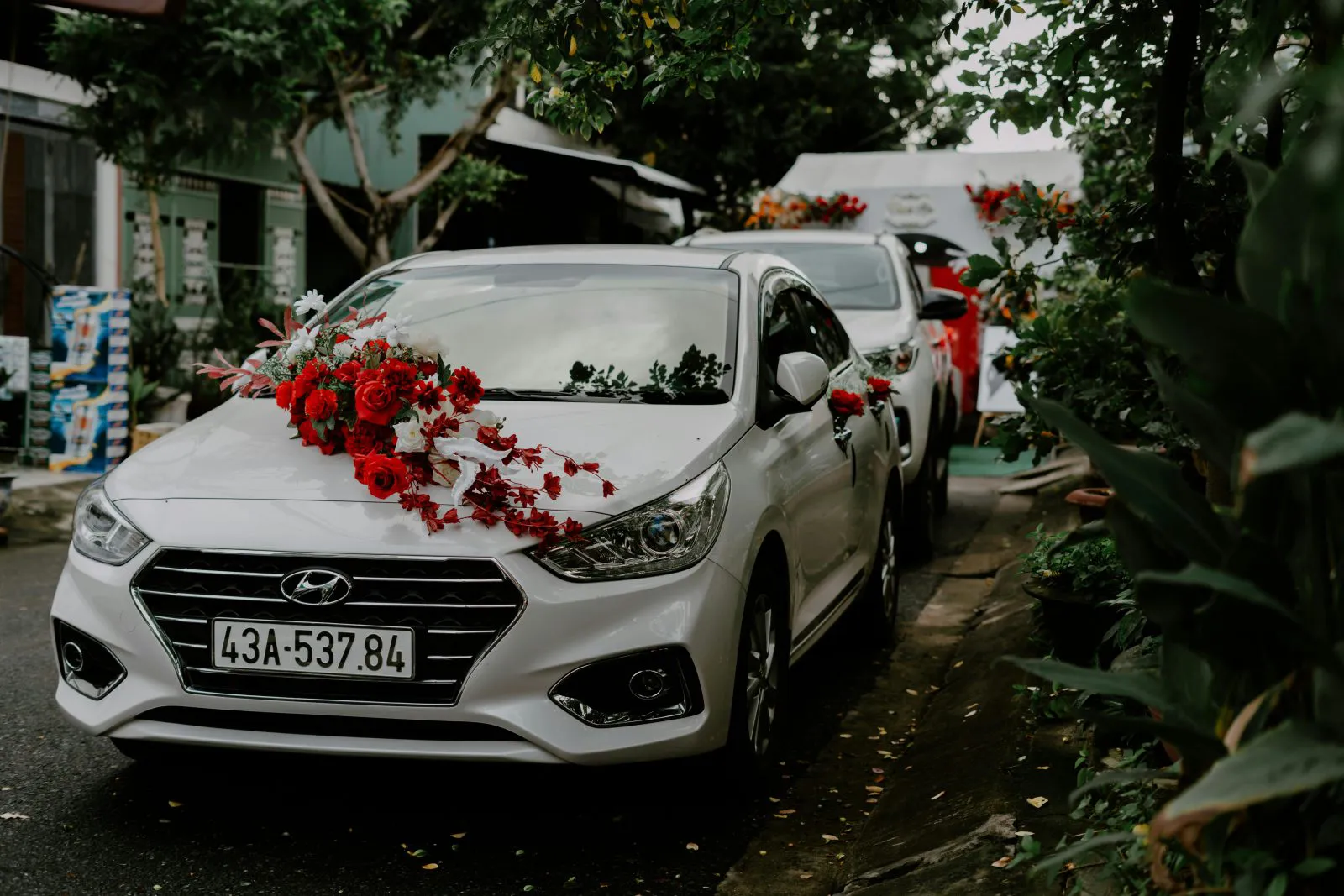 Wedding vehicle rental India — decorated cars and baraat buses by Devyatrik